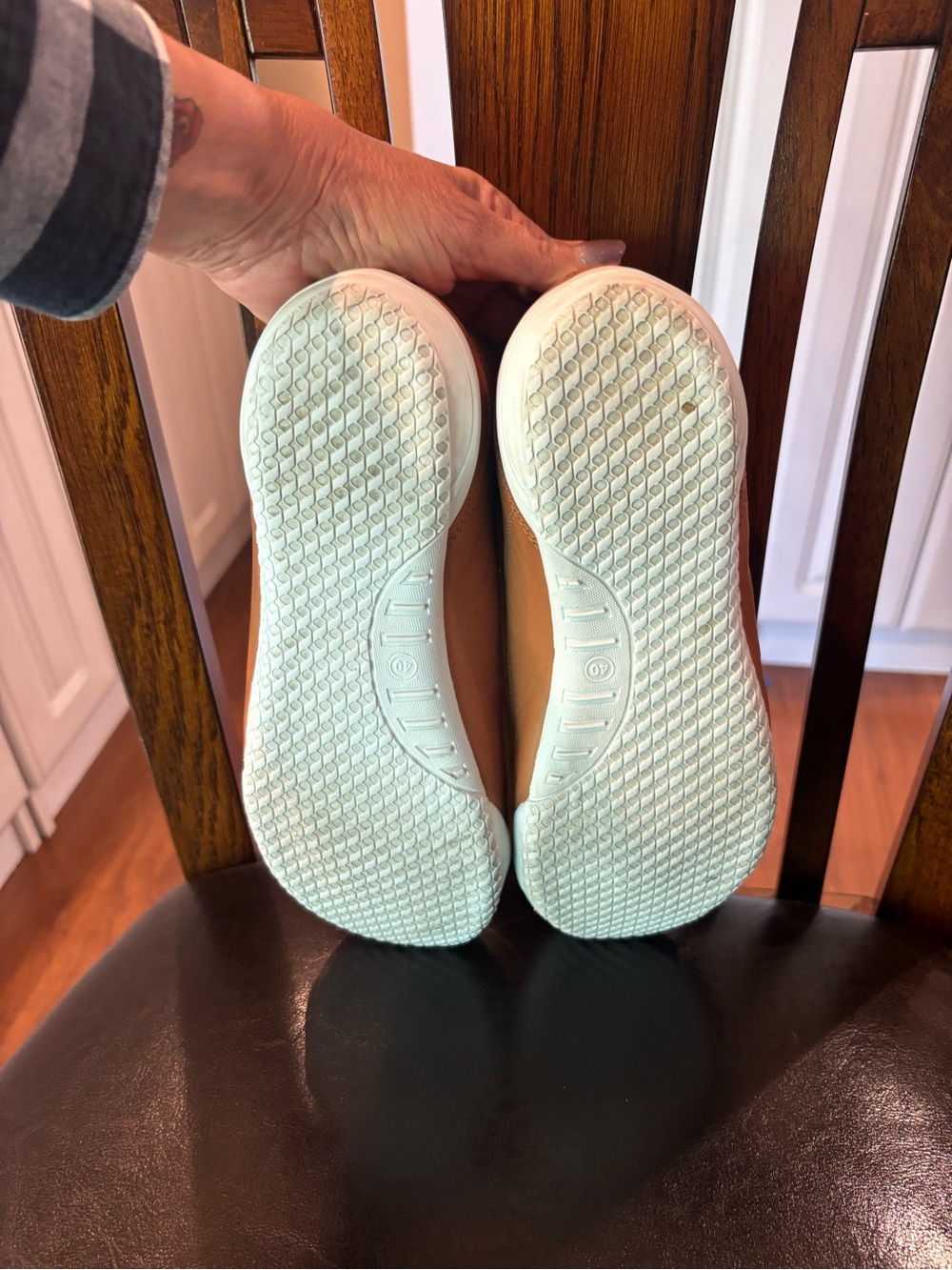 Gelato Women’s Casual Low-Top Sneakers in Buttery Tan Leather - Picture 6 of 8